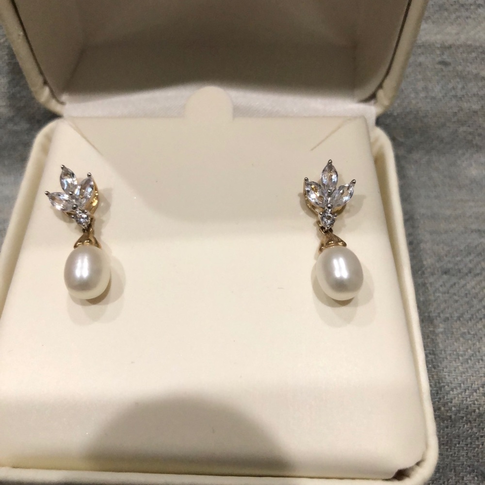 Friedman’s pearl and cubic earrings